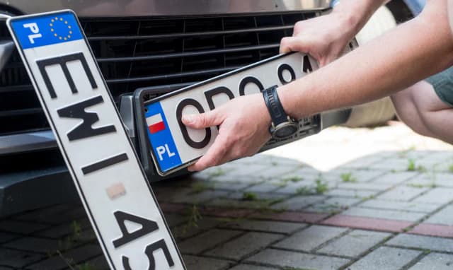 Jaki czas na przerejestrowanie samochodu? Nie przegap ważnych terminów! Jaki czas na przerejestrowanie samochodu? Nie przegap ważnych terminów!